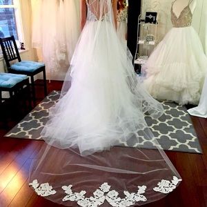 Hayley Paige Halo Veil